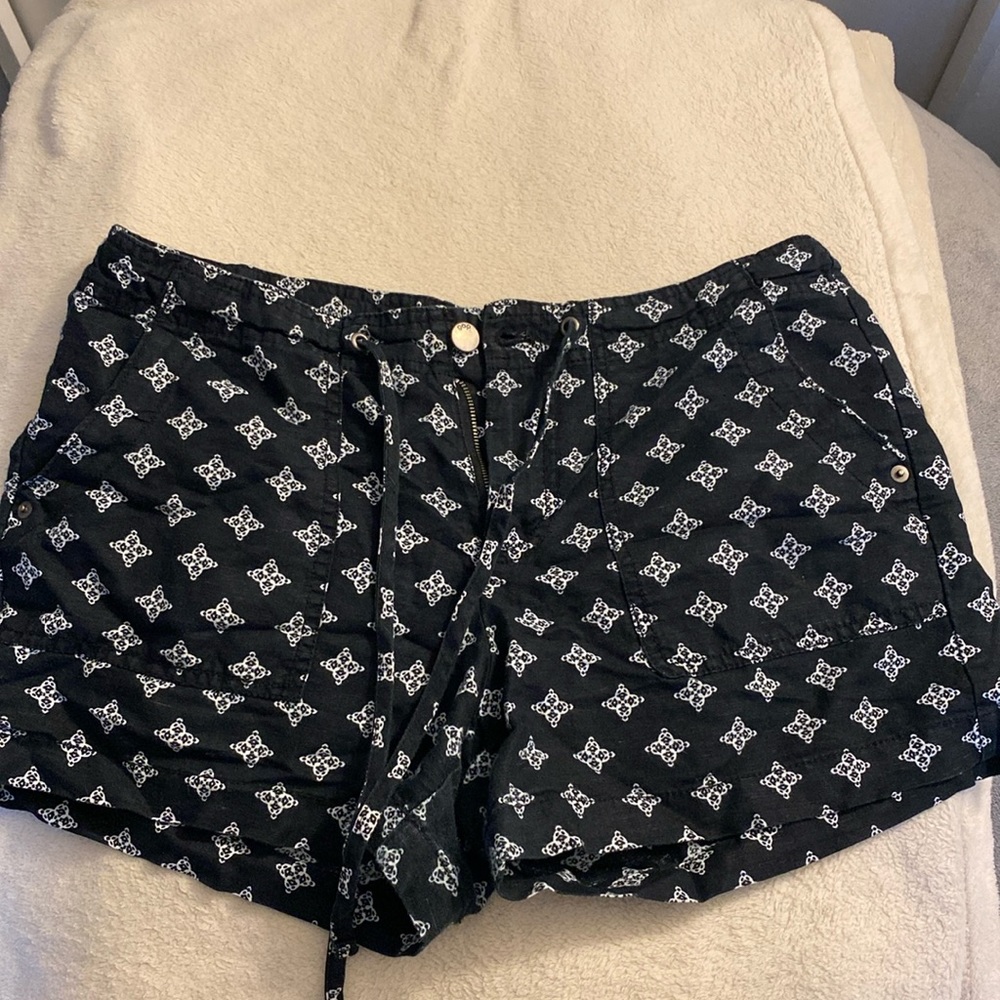 Light cotton design shorts